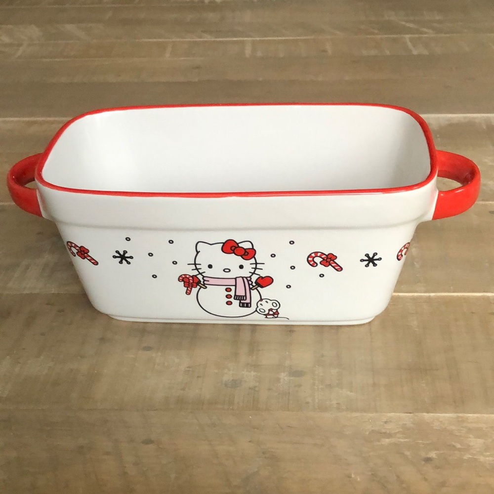 Christmas Hello Kitty Christmas Ceramic Bread Baking Dish NEW 🤍❤️